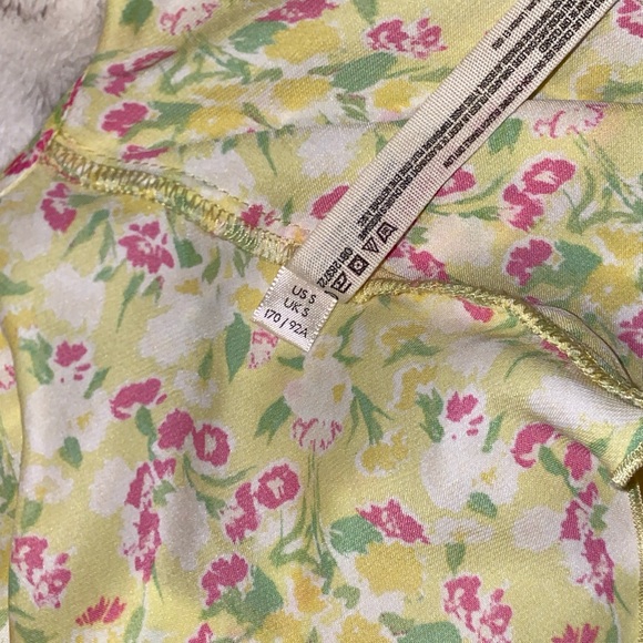 Intimataly Free People Yellow floral adjustable top, size small - Picture 4 of 4
